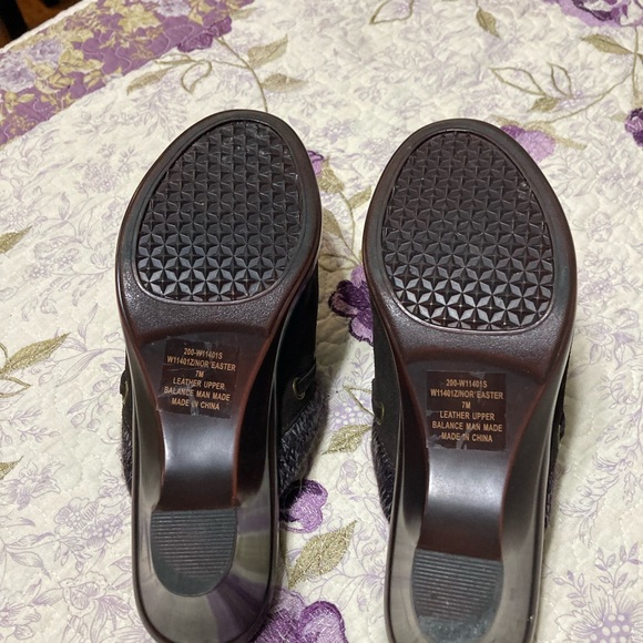 Brown clogs - Picture 2 of 3